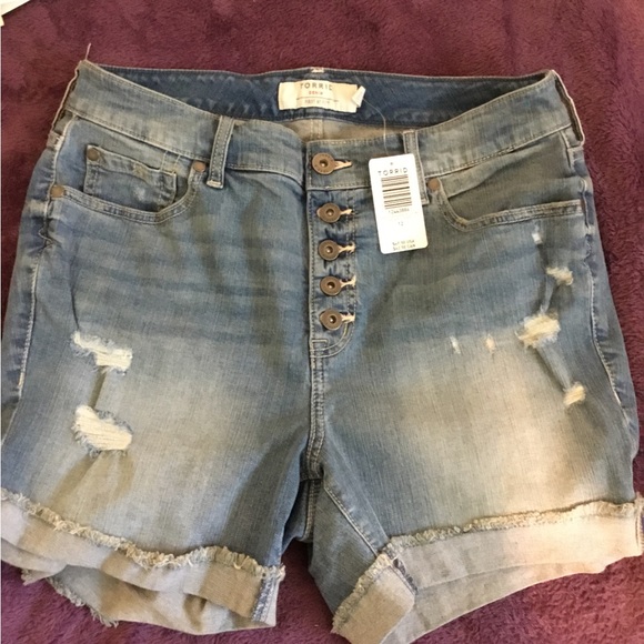 NWT Torrid Vintage High Rise Jean Shorts -Size 12 - Picture 1 of 11